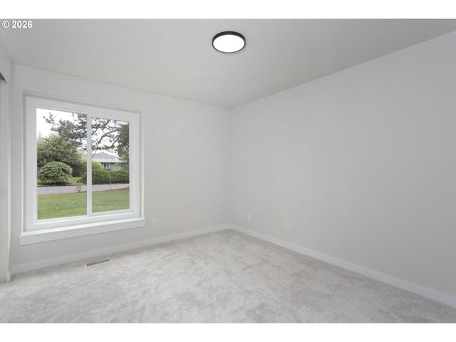 174 Sw 10TH Ave, Canby, OR 97013