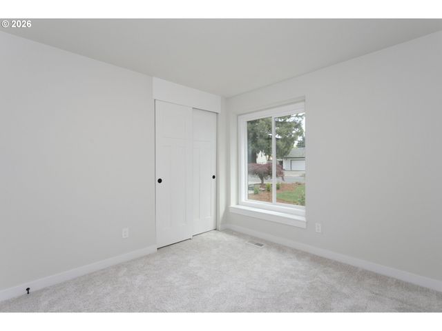 174 Sw 10TH Ave, Canby, OR 97013