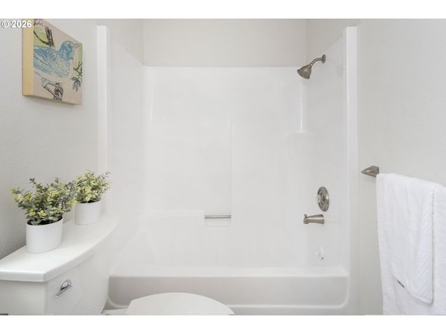 174 Sw 10TH Ave, Canby, OR 97013