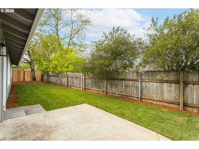 174 Sw 10TH Ave, Canby, OR 97013