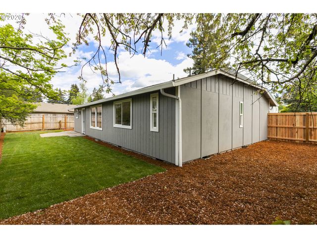 174 Sw 10TH Ave, Canby, OR 97013