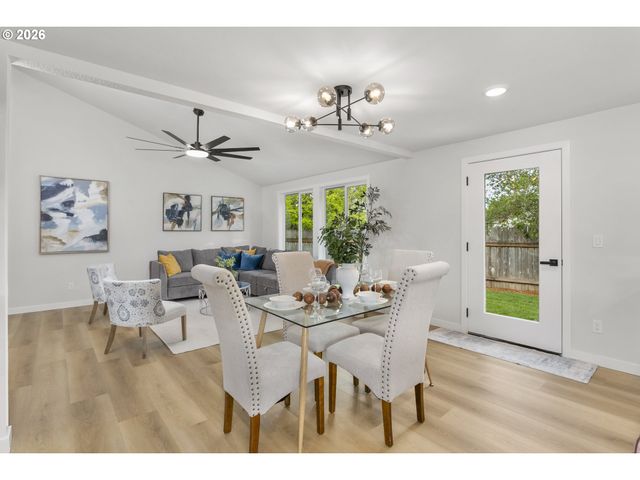 174 Sw 10TH Ave, Canby, OR 97013