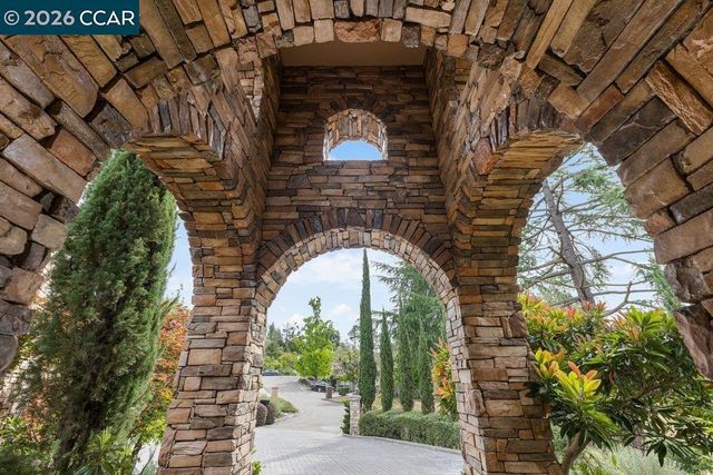 1311 Laverock Ln, Alamo, CA 94507