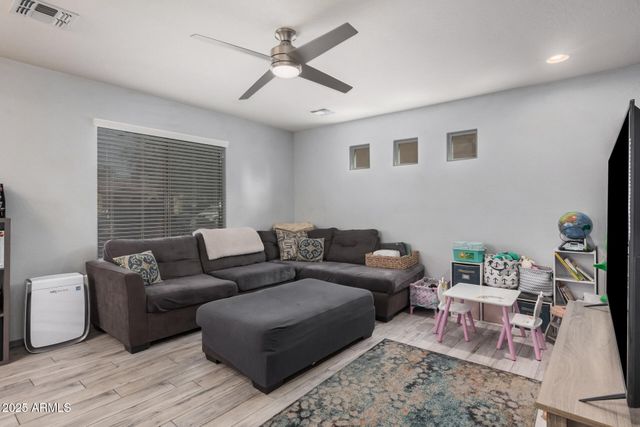 3739 W CARTER Road, Phoenix, AZ 85041