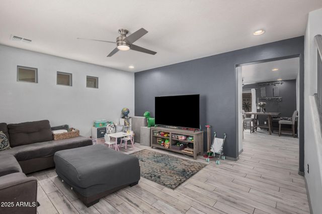 3739 W CARTER Road, Phoenix, AZ 85041