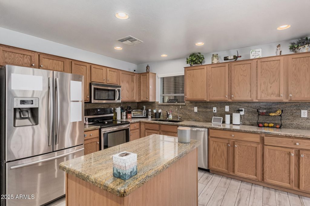 3739 W CARTER Road, Phoenix, AZ 85041