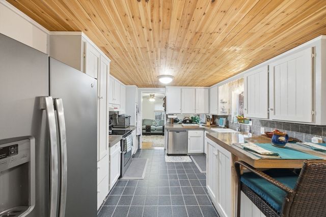 4 Laurel Street, Woburn, MA 01801