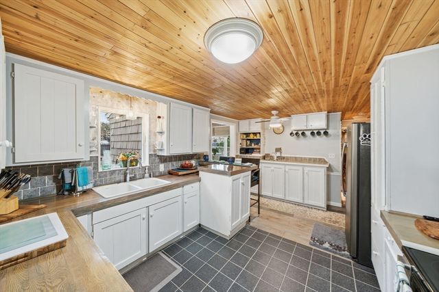 4 Laurel Street, Woburn, MA 01801