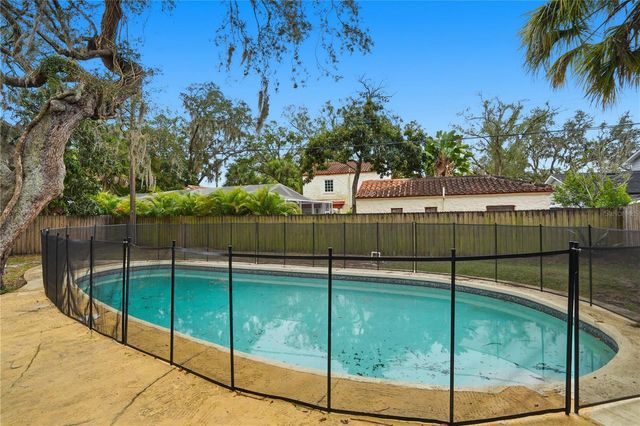 405 PARK RIDGE AVENUE, 405 Park Ridge Ave, Temple Terrace, FL 33617