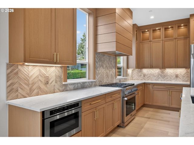 1912 Sw DICKINSON Ln, Portland, OR 97219