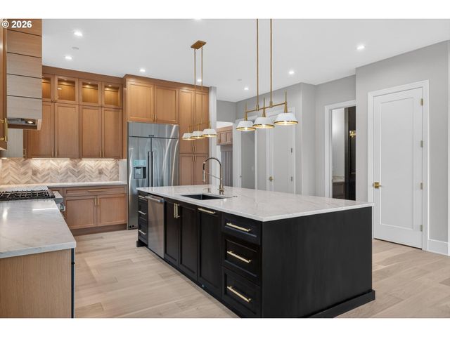 1912 Sw DICKINSON Ln, Portland, OR 97219