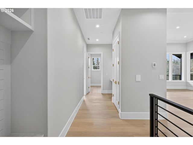 1912 Sw DICKINSON Ln, Portland, OR 97219