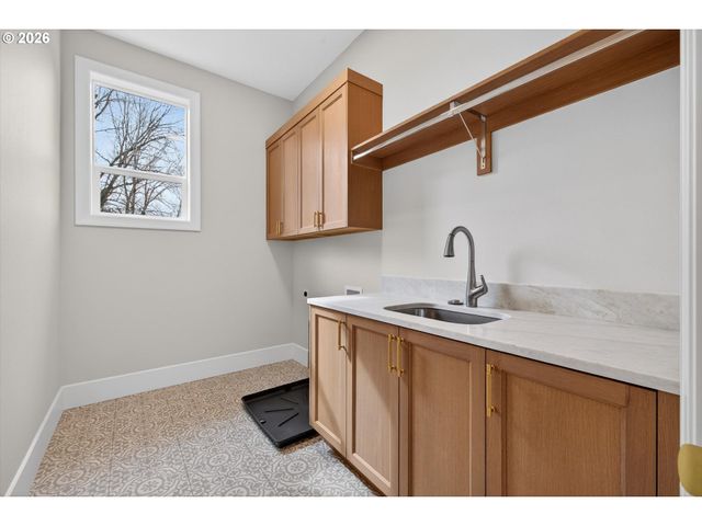 1912 Sw DICKINSON Ln, Portland, OR 97219