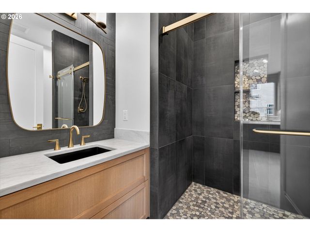 1912 Sw DICKINSON Ln, Portland, OR 97219