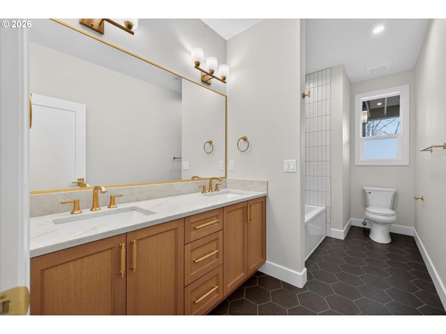 1912 Sw DICKINSON Ln, Portland, OR 97219