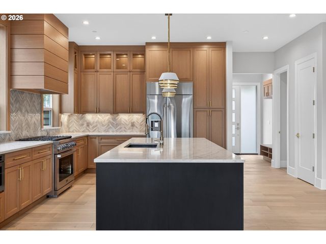 1912 Sw DICKINSON Ln, Portland, OR 97219