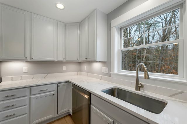 606 Alton Mountain Road, Alton, NH 03810