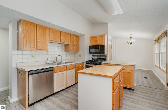 10156 Virginia, Oscoda, MI 48750