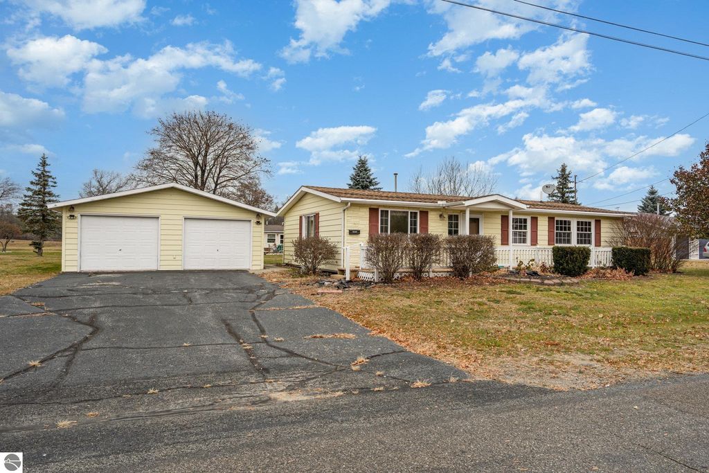 Image 3 of property listing at 10156 Virginia, Oscoda, MI 48750