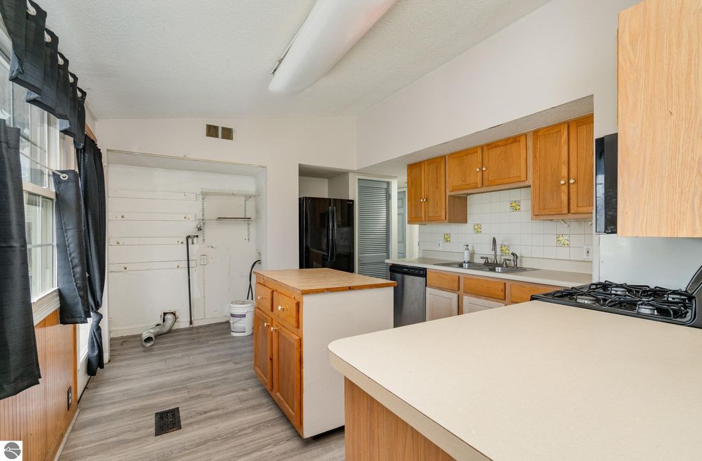 Image 8 of property listing at 10156 Virginia, Oscoda, MI 48750