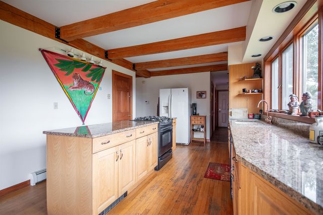 47 Oak Hill Drive, Dummerston, VT 05301