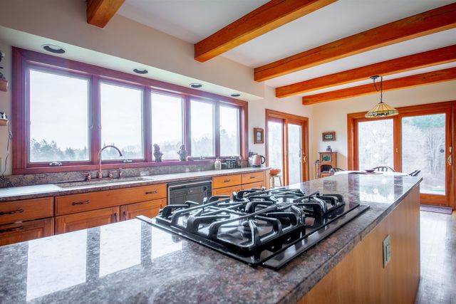 47 Oak Hill Drive, Dummerston, VT 05301