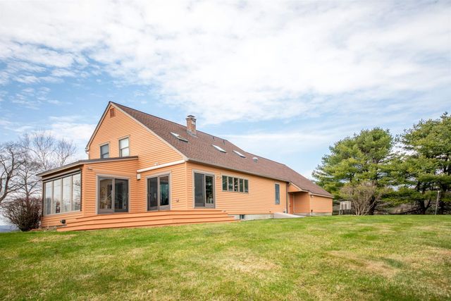 47 Oak Hill Drive, Dummerston, VT 05301