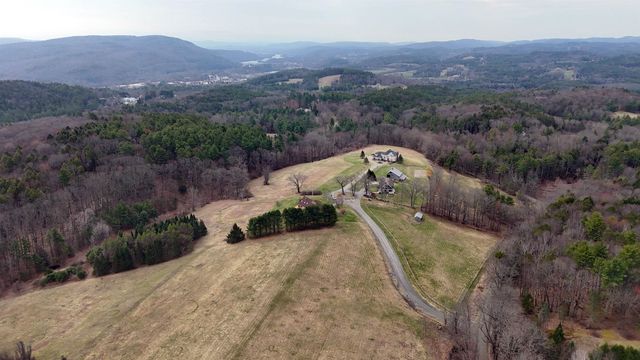 47 Oak Hill Drive, Dummerston, VT 05301