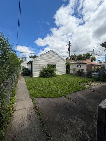 5216 W Melrose Street, Chicago, IL 60641