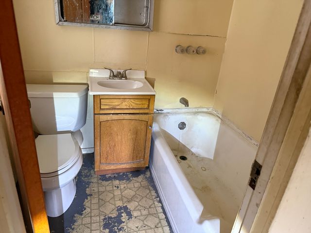 5216 W Melrose Street, Chicago, IL 60641
