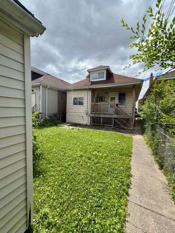 5216 W Melrose Street, Chicago, IL 60641