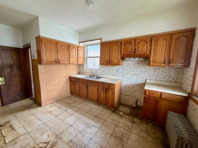 5216 W Melrose Street, Chicago, IL 60641