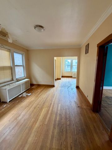 5216 W Melrose Street, Chicago, IL 60641