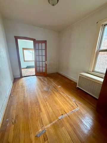 5216 W Melrose Street, Chicago, IL 60641