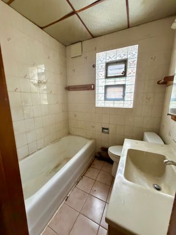 5216 W Melrose Street, Chicago, IL 60641