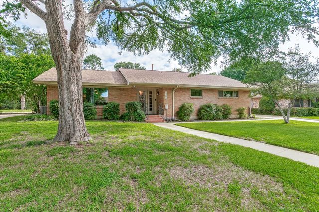 1208 Amherst Drive, Denton, TX 76201