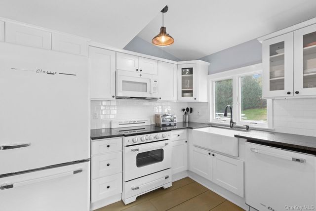 163 Three Mile Harbor Road, East Hampton, NY 11937