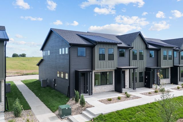 923 Percheron Lane, Norwalk, IA 50211