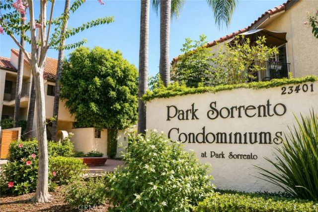 23401 Park Sorrento 22, Calabasas, CA 91302