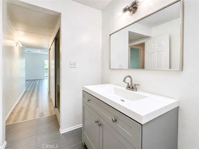 23401 Park Sorrento 22, Calabasas, CA 91302