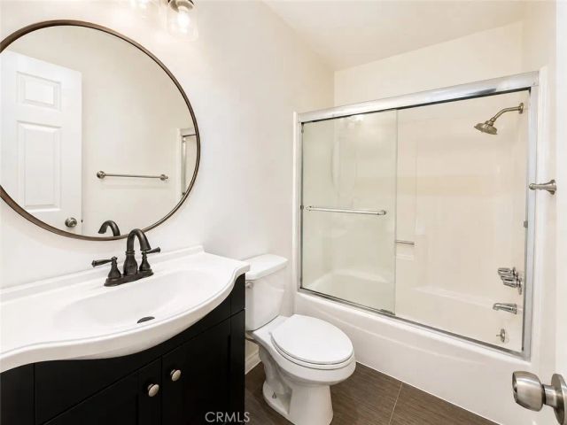 23401 Park Sorrento 22, Calabasas, CA 91302