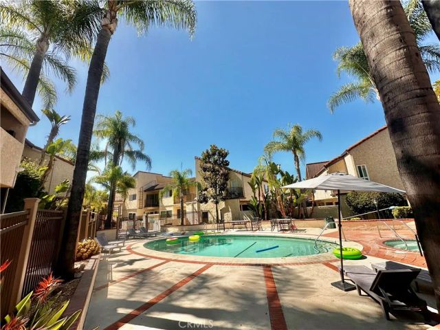 23401 Park Sorrento 22, Calabasas, CA 91302