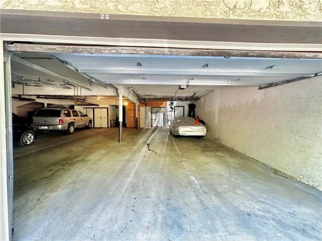 23401 Park Sorrento 22, Calabasas, CA 91302