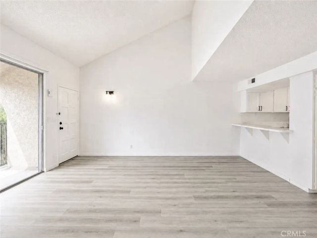 23401 Park Sorrento 22, Calabasas, CA 91302