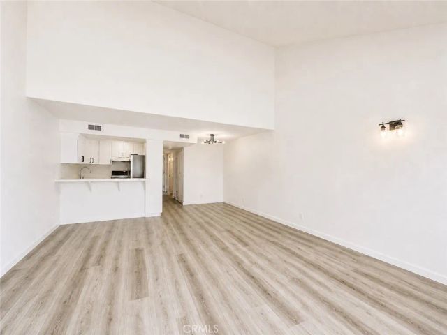 23401 Park Sorrento 22, Calabasas, CA 91302