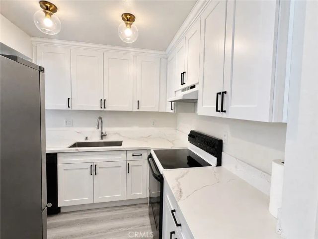 23401 Park Sorrento 22, Calabasas, CA 91302