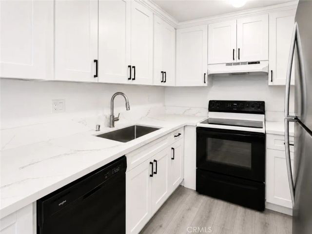 23401 Park Sorrento 22, Calabasas, CA 91302