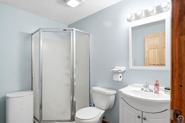 4037 NW Fielding TER, Topeka, KS 66618