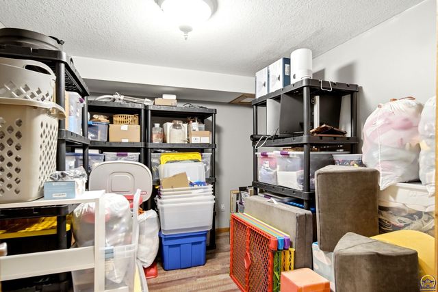 4037 NW Fielding TER, Topeka, KS 66618