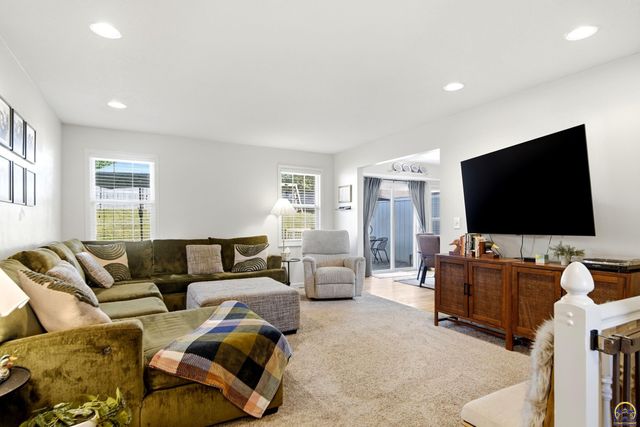 4037 NW Fielding TER, Topeka, KS 66618